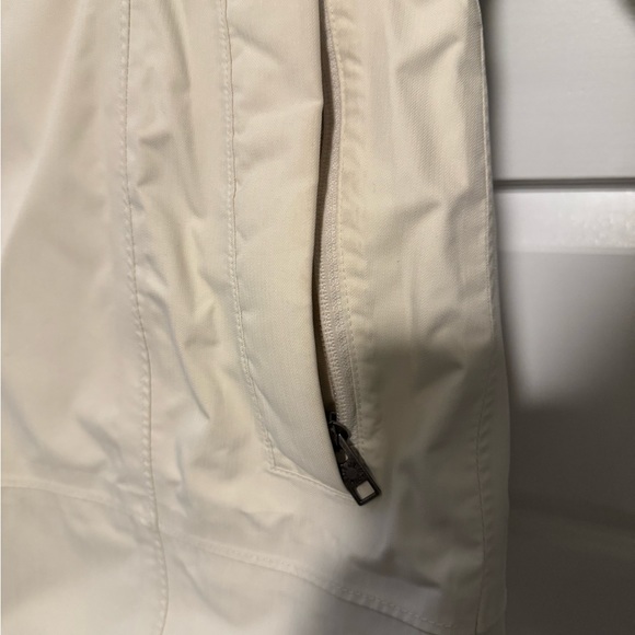 Women’s The North Face down parka - Picture 8 of 9